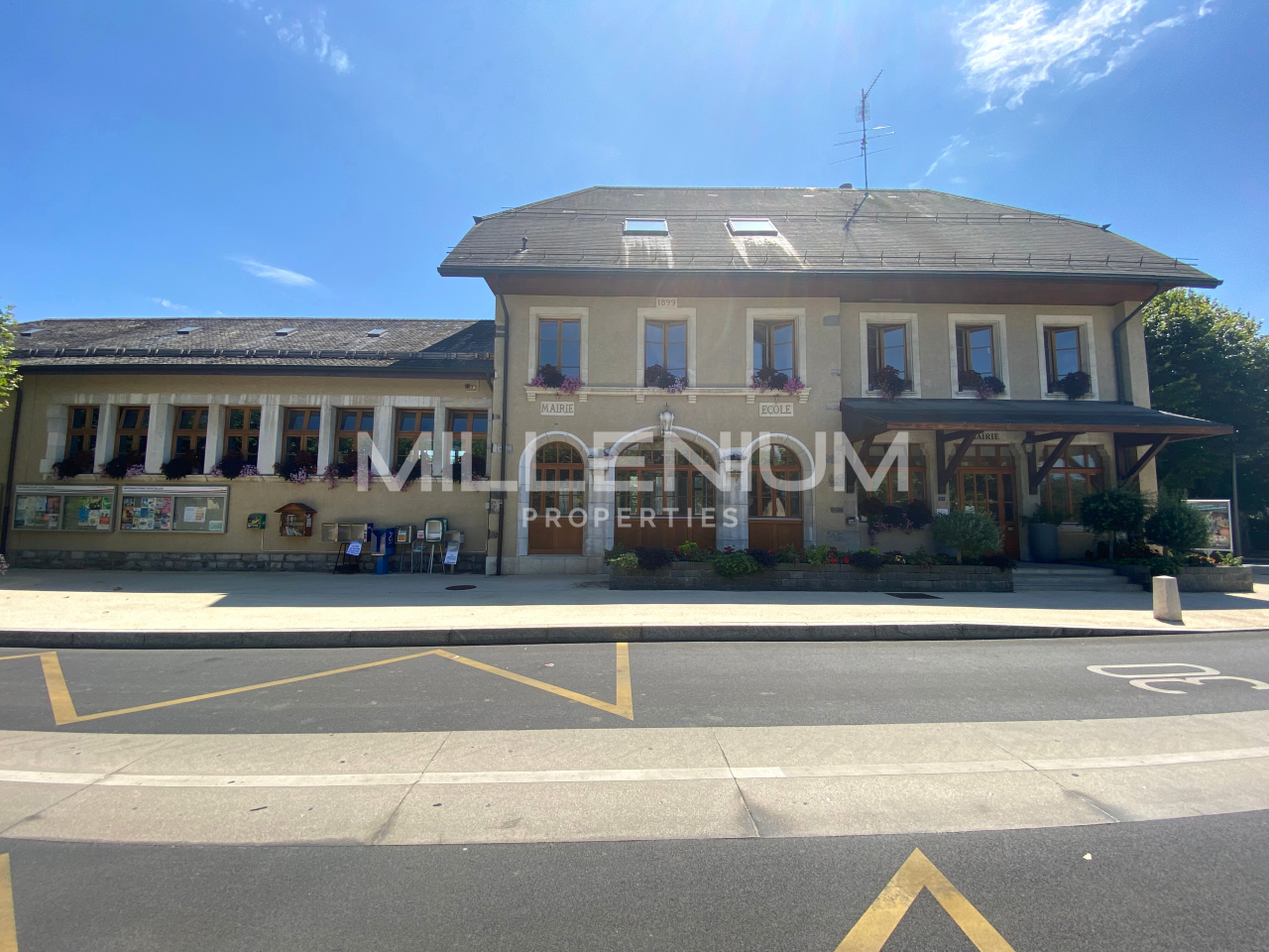 ecole-mairie-perly-geneve.png