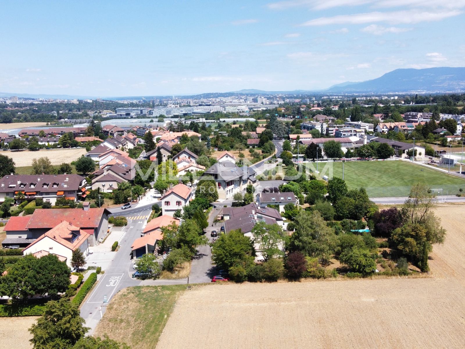 drone-perly-certoux-geneve.png